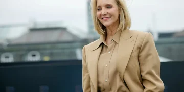 Pasuria neto e Lisa Kudrow: Sa fiton ikona e serialit “Friends” sot