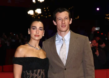 Dasma e vitit në horizont: Dua Lipa dhe Callum Turner gati për një ceremoni madhështore në Itali