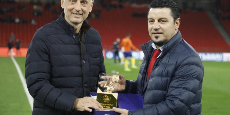 Më i miri i muajit mars në “Abissnet Superiore”, trajneri që fitoi çmimin