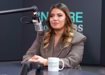 Situatë komike në “Ferma VIP”, Sara Karaj humb unazën… e gëlltit lopa!