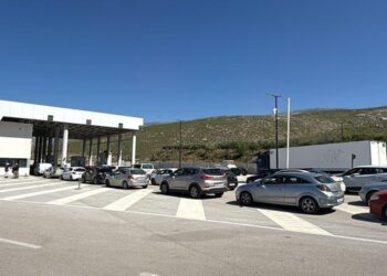 Pashkët, fluks qytetarësh në Qafë Botë dhe Portin e Sarandës