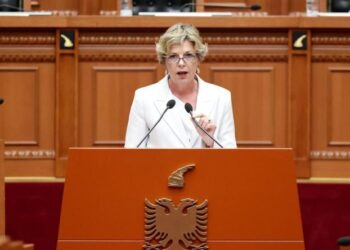 Ministrja e Shëndetësisë: Sot në QSUT nuk mungon asnjë bar