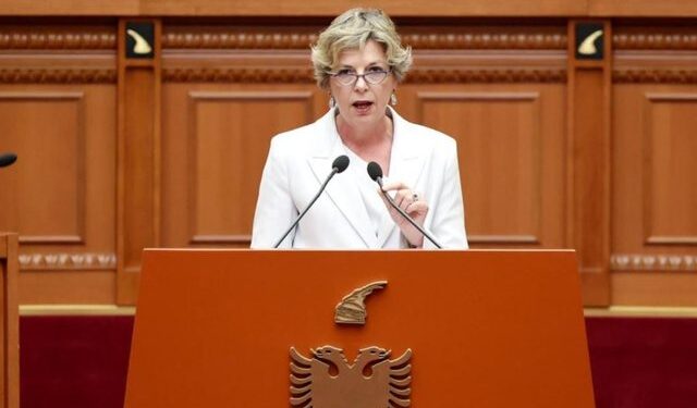 Ministrja e Shëndetësisë: Sot në QSUT nuk mungon asnjë bar