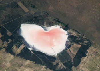 Stacioni Ndërkombëtar Hapësinor regjistroi ‘një zemër’ gjigante rozë në Argjentinë, NASA nxjerr imazhin e veçantë