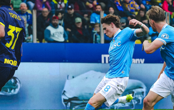 VIDEO/ Napoli bën “vetëvrasje” në Tardini, vetëm barazim ndaj Parmës, Interi duket larg