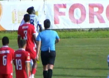 VIDEO/ Ndodh te Dinamo, lojtarët e bluve përplasen me njëri-tjetrin në fushë