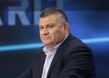 Gazetari: Ka 1000 arsye që në Shqipëri të ndodhë si në Hungari, por ne plotësojmë vetëm 1 nga 3 kushtet