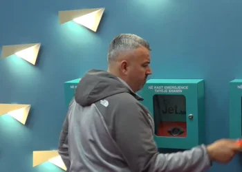 Rogerti thyen kutinë e emergjencës, nuk përmbahet ndaj tre finalistëve: Njeriu më fals…