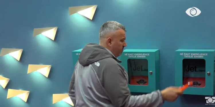 Rogerti thyen kutinë e emergjencës, nuk përmbahet ndaj tre finalistëve: Njeriu më fals…