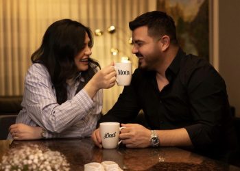 Surprizëë! Këngëtarja e njohur në pritje të ëmbël!