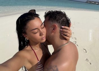 Dj Geek s’fshihet më! Ndan foto romantike me partneren nga pushimet