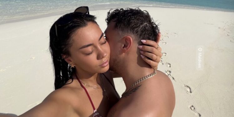 Dj Geek s’fshihet më! Ndan foto romantike me partneren nga pushimet