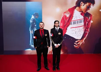 Djemtë e Michael Jackson shfaqen në publik në Berlin pas një kohe të gjatë