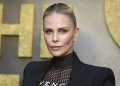 Charlize Theron “godet” Timothée Chalamet për komentet mbi baletin: Mezi pres ta takoj!