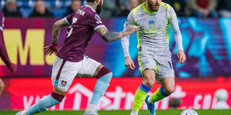 City cinik merr “komandën” e Premier League, ndaj Burnley të Brojës mjafton një gol