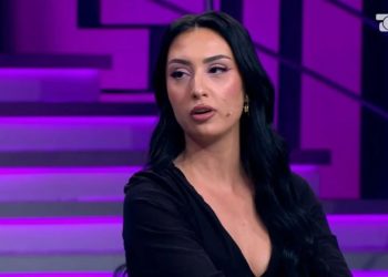 Ndahen Ina dhe Keijsi, Stelina reagon për herë të parë