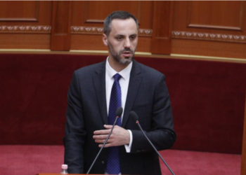 Lamallari sjell në Kuvend fjalët e ish-drejtorit të Policisë së Shtetit në kohën e PD: Skënder Hita, një nga emrat më të spikatur. Karrierë të ndërtuar me integritet