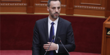 Lamallari sjell në Kuvend fjalët e ish-drejtorit të Policisë së Shtetit në kohën e PD: Skënder Hita, një nga emrat më të spikatur. Karrierë të ndërtuar me integritet