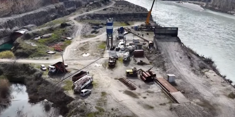 Vjosa çlirohet nga hekurishtet e HEC-it të Becchettit, Ministri i Brendshëm nxjerr pamjet (VIDEO)