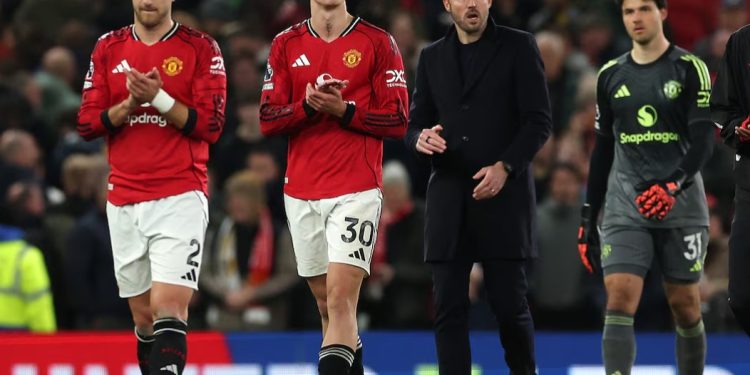 Leeds befason Man.United, i trondit në “Old Trafford”, Carrick kapet me arbitrin (VIDEO)