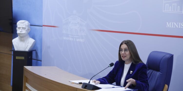 Kumbaro: Krijimi i Agjencisë Kombëtare të Shërbimeve Arsimore me ekspertizën e Universitetit të Kembrixhit