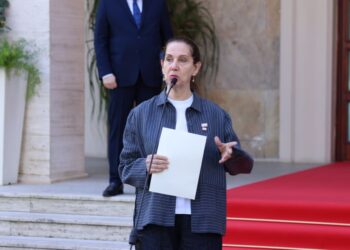 Programi “Pas shkolle” nis në shtator, Kumbaro fton dhe mësuesit në pension