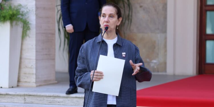 Programi “Pas shkolle” nis në shtator, Kumbaro fton dhe mësuesit në pension