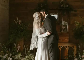 Ylli i “Vampire Diaries” Candice King martohet në fshehtësi