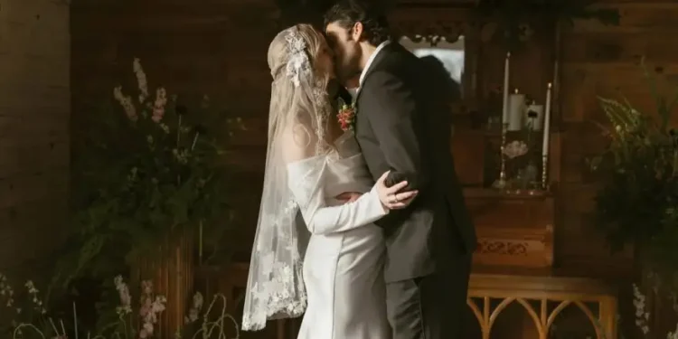 Ylli i “Vampire Diaries” Candice King martohet në fshehtësi