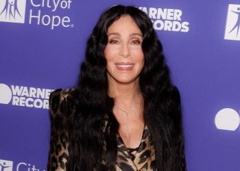 Zbulim surprizë në familjen e Cher, këngëtarja mëson se është bërë gjyshe pas 15 vitesh