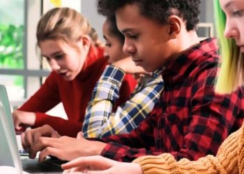 Pas eksperimentit me arsimin dixhital, Suedia rikthen librat e shtypur në shkolla