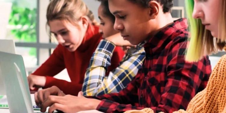 Pas eksperimentit me arsimin dixhital, Suedia rikthen librat e shtypur në shkolla