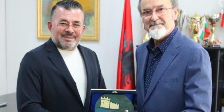 UST dhe Fondacioni “Egnatia” firmosin marrëveshje bashkëpunimi, fokus te sporti dhe të rinjtë