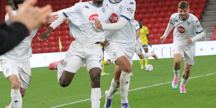 “Nëndetësja” del në dritë, Dinamo rikthehet te fitorja, Vllaznia i bëhet makth Partizanit