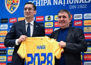 Një legjendë për stolin, Rumania zyrtarizon trajnerin e ri