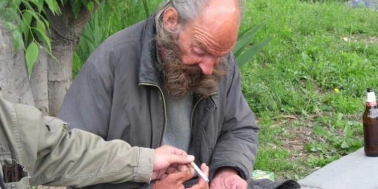 Tifozi zviceran i Bazelit udhëtoi për të parë ekipin e tij në Milano dhe përfundoi i pastrehë për 11 vite, historia e trishtë e Rolf Buddle