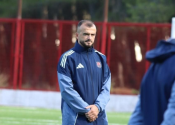 “Kemi bërë ndeshje të mira me ekipet e forta”, trajneri i Flamurtarit optimist për mbijetesën