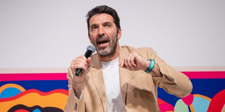 “3 arsyet e dështimit dhe rënies së axurrëve”, Buffon: Italia jashtë prej 3 botërorësh? Më e lehtë të shikosh 1000 alienë