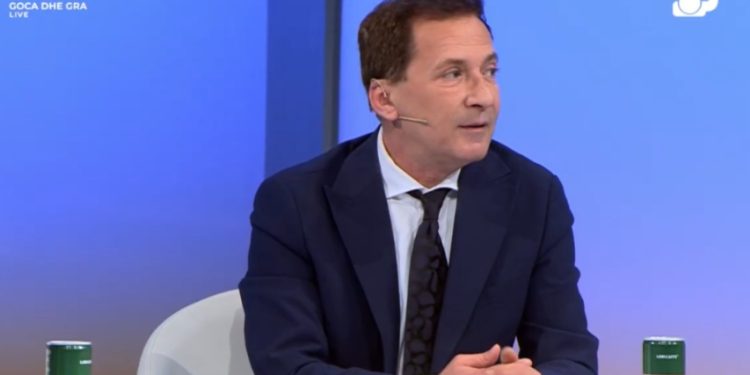 “Bënin s*ks me konkurrentët”, Arjan Konomi trondit me deklaratat: Në ‘Për’puthen’ kishte çmenduri