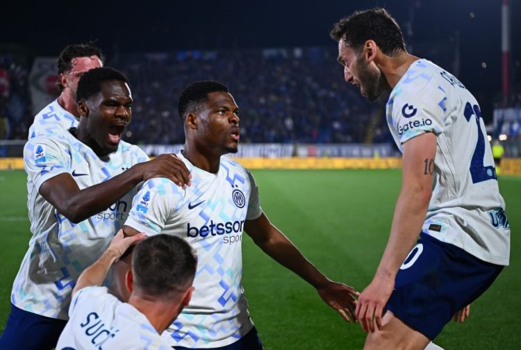 Spektakël i Inter, thyen Como me përmbysje dhe rezervon titullin, Chivu ironizon Allegri e Conte: Po afrohemi me zonën Champions (VIDEO)