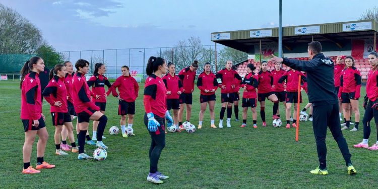 Botërori 2027 për vajza/ Kombëtarja e vajzave në Wrexham, nis përgatitjet për ndeshjen me Uellsin