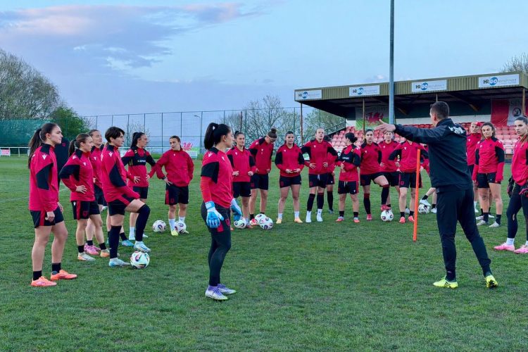 Botërori 2027 për vajza/ Kombëtarja e vajzave në Wrexham, nis përgatitjet për ndeshjen me Uellsin