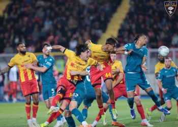 Lecce i “rrëmben” 1 pikë Fiores, shkëlqen Ylber Ramadani