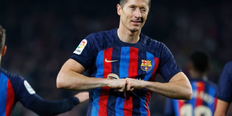 “ Zbutet” Barça, Lewandowski mund të qëndrojë, por vetëm me një kusht