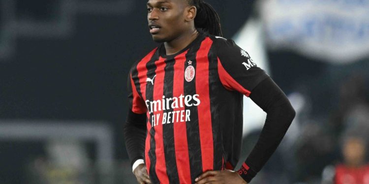 Drejt divorcit, Leao larg Milanos, tifozët kuqezi vërshëllejnë portugezin