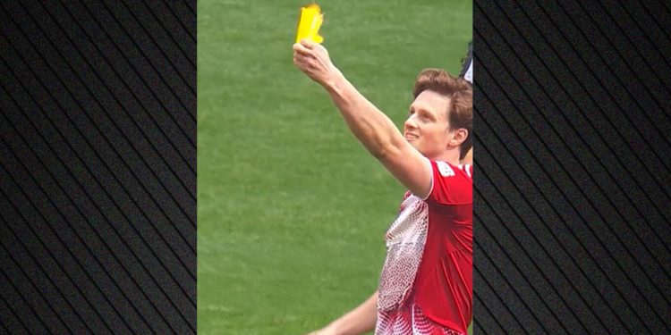 Max Fosh “djeg” kartonin e verdhë, spektakël në ndeshjen e bamirësisë të Sidemen