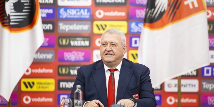 Presidenti Duka bashkëbisedim me gazetarët: Nga trajneri i Kombëtares te sfidat & reformat. Futbolli kërkon mbështetje reale
