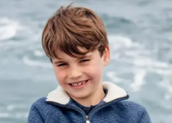 Princi Louis mbush 8 vjeç: familja mbretërore ndan portretin e ri zyrtar