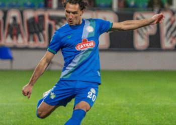 Realizoi një gol spektakolar, Qazim Laçi mahnit Turqinë, vlerësohet si më i mirë i ndeshjes (VIDEO)