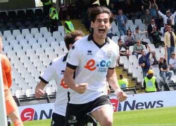 Ashley Cole e krahasoi me Henry, Shpendi: Ndihem komod me këtë rol